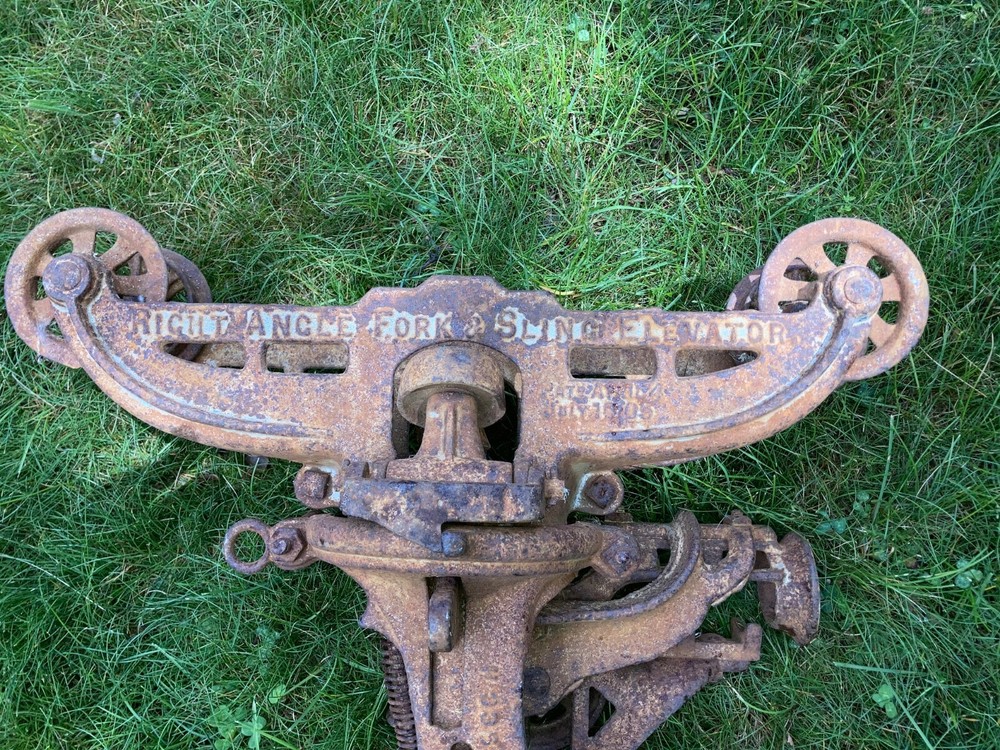 Antique Cast Iron Right Angle Fork & Sling Elevator Hay Unloader Trolley Pulley