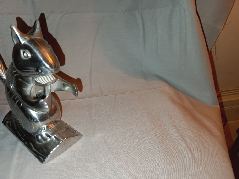 SQUIRREL ON LOG NUTCRACKER Cast Aluminum Squirrel Nutcracker Tall 6" Mechanical