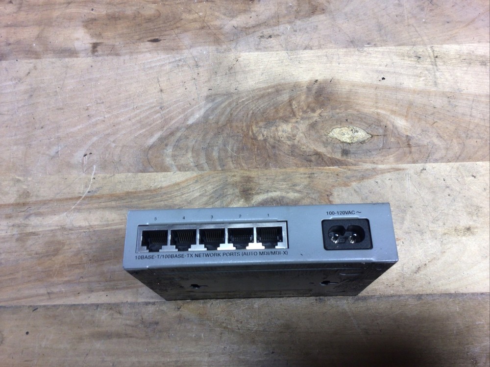 CentreCom FS705TX Ethernet Switch