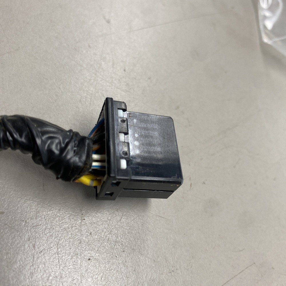 OEM 2000-04 Mitsubishi Eclipse Cruise Control Module Connector | MR490822