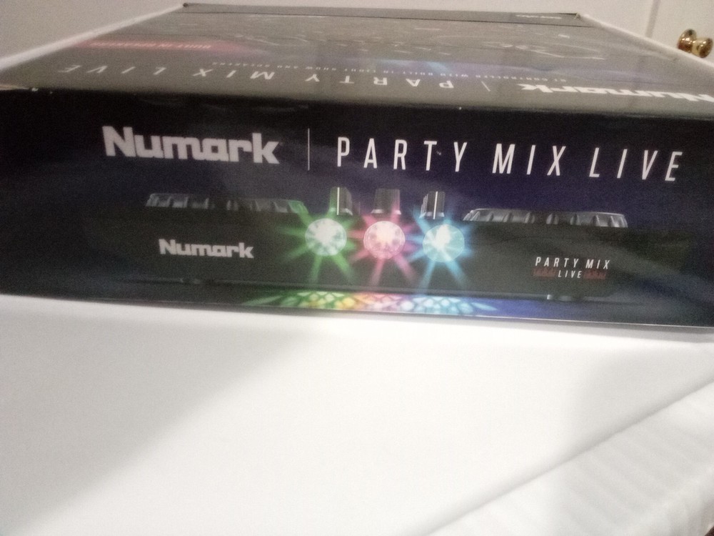 Numark Party Mix Live With Built In Light Show