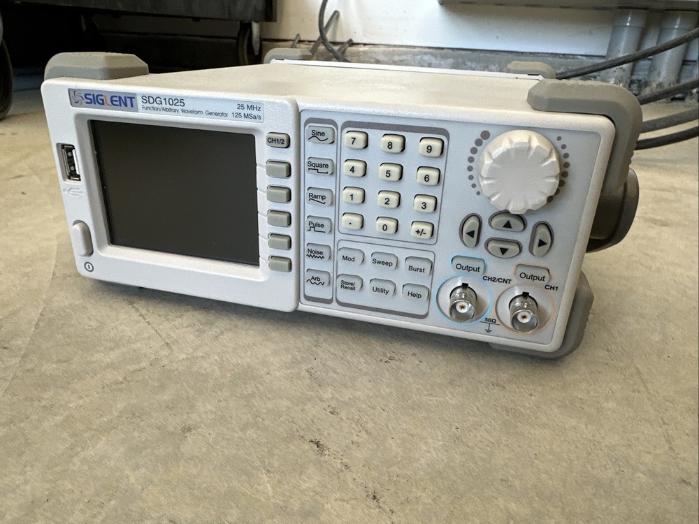 SIGLENT SDG1025 25MHz FUNCTION/ARBITRARY WAVEFORM GENERATOR 125 MSA/S