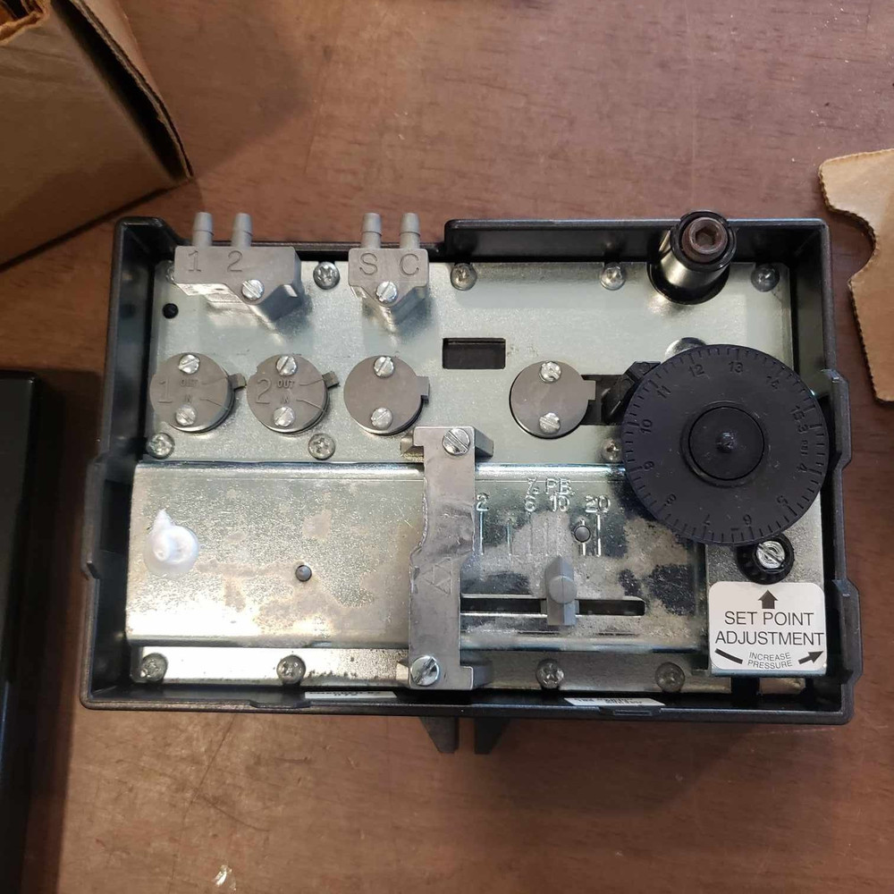 SIEMENS BUILDING TECH RECEIVER CONTROLLER RC195 195-0011