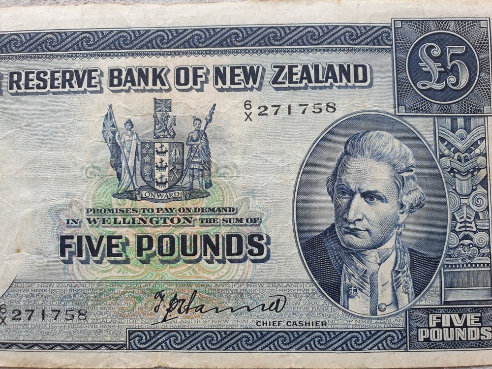 New Zealand 5 pound 1940 banknote