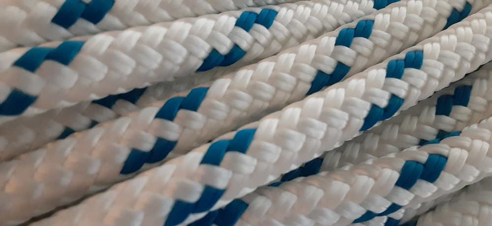 5/16 x 78 ft. Double Braid-Yacht Braid polyester rope hank. White/Blue