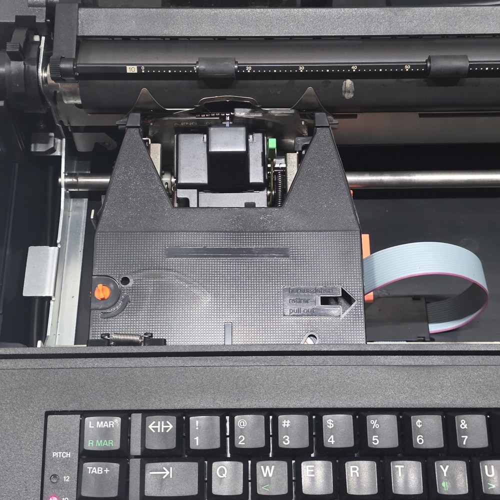 Brother CE-222 Compactronic I Typewriter w/ Lid & Extra Daisy Wheel - Works
