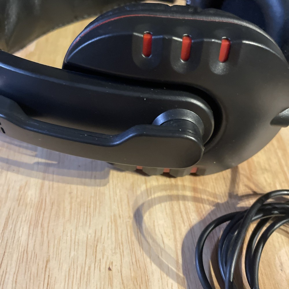 LVLUP Pro Gaming Headset with Foldable Mic Black/RED