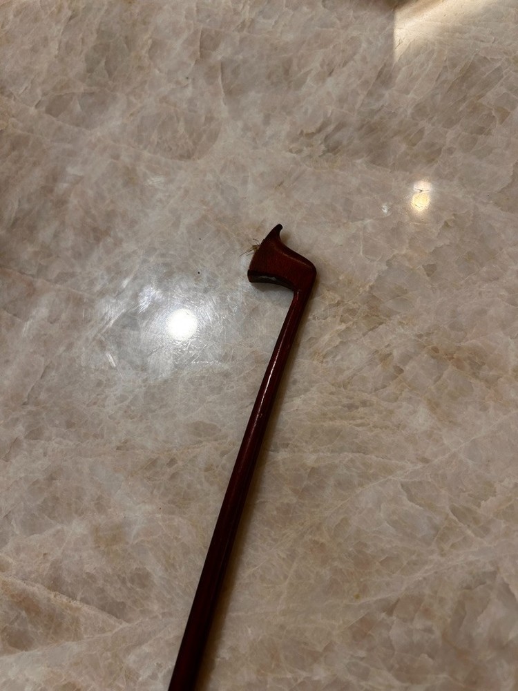 violin bow with mark