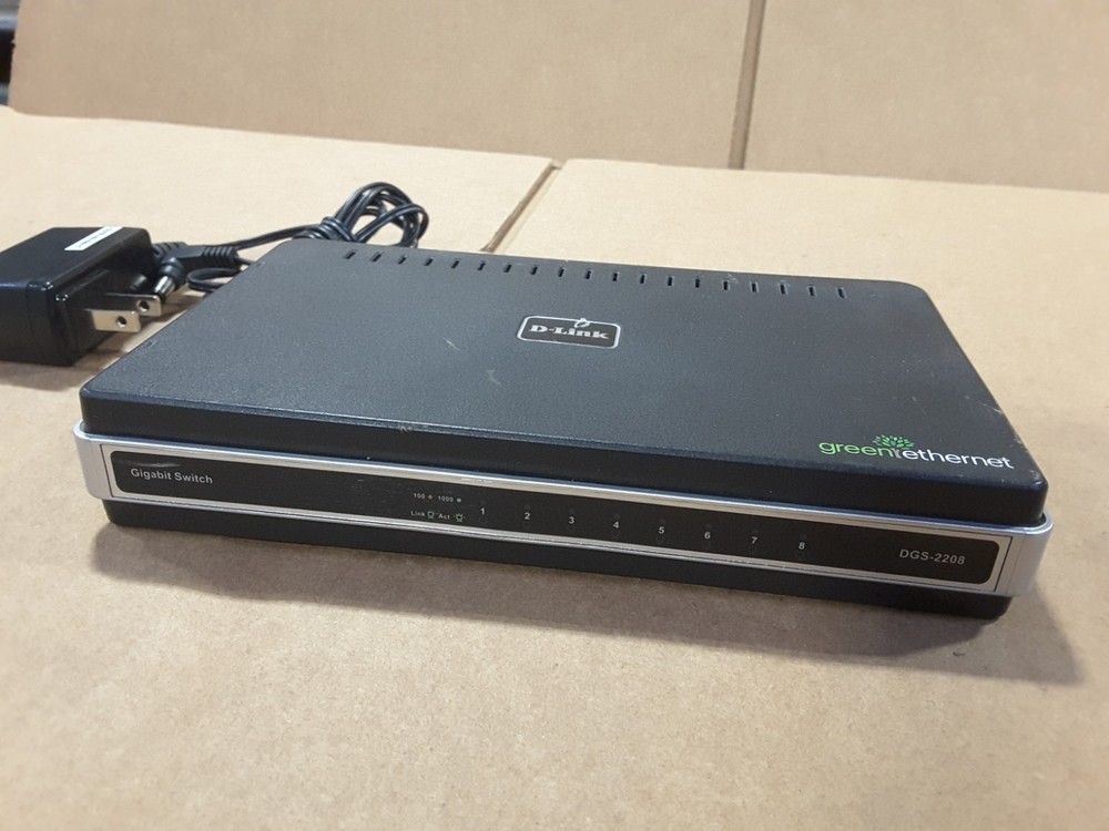 D-Link DGS-2208 8-Port 10/100/1000 Desktop Switch