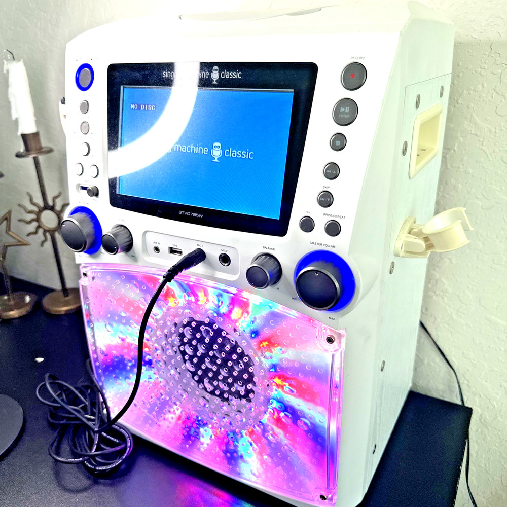 Singing Machine Karaoke with BlueTooth Voice Recording - ONLY ONE MIC/ Tested