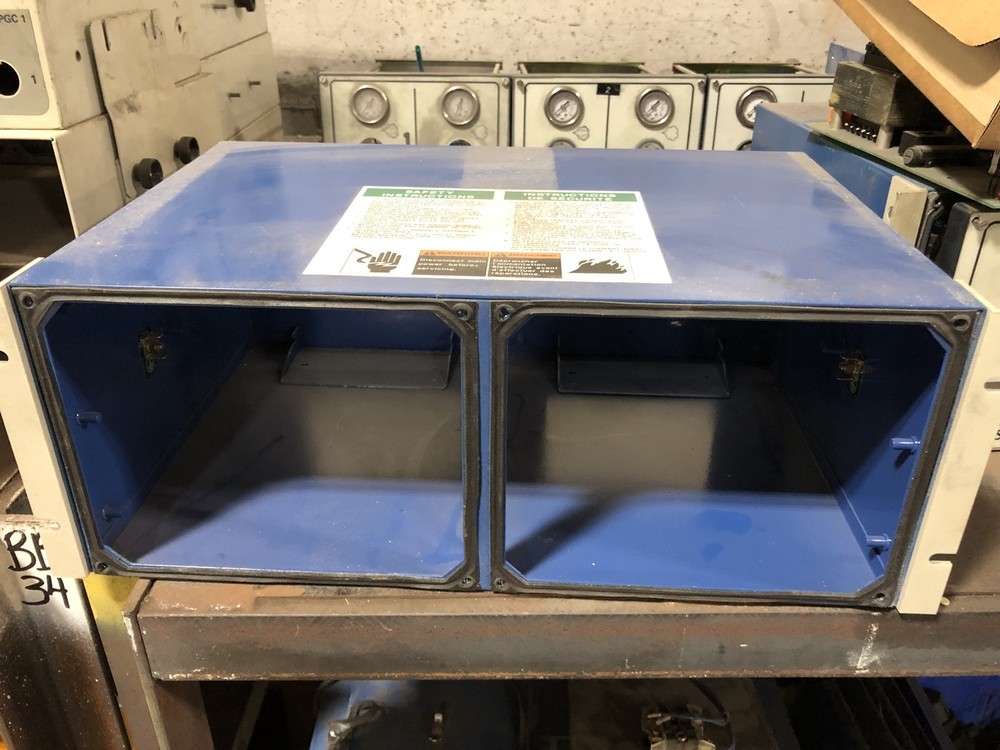 Nordson Versa Spray Rack Mount 2-Gun Enclosure