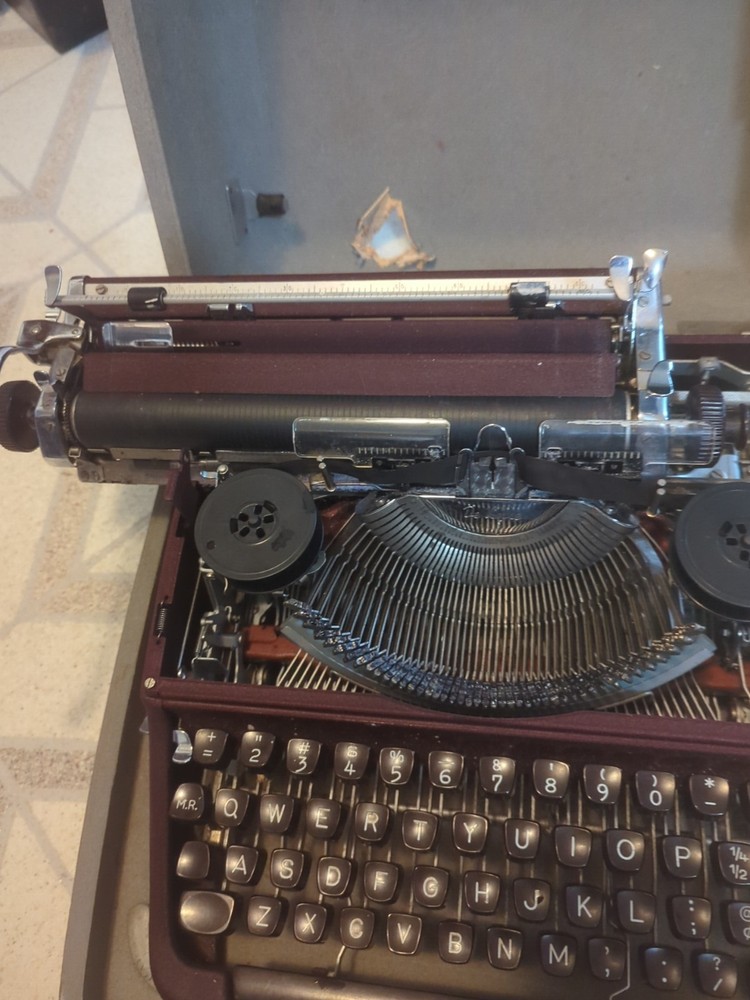 Maroon SM3 Olympia DeLuxe Manual Typewriter, w/case Fixer Upper
