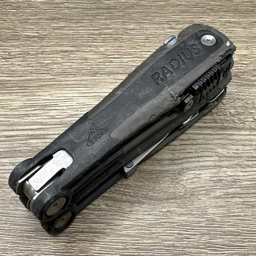 Gerber Radius Multi Tool Ergonomic 8 tool Pliers Knife Screwdriver Multitool