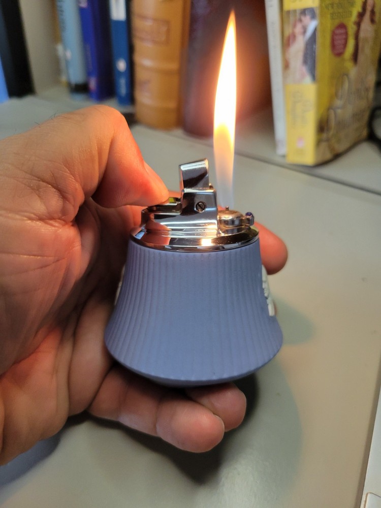 vintage ronson table lighter made in England ( WORKING)