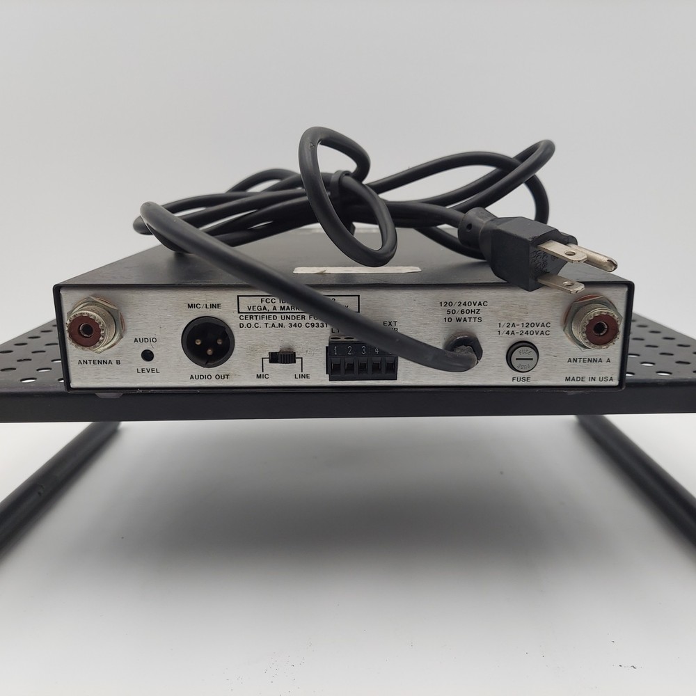 VEGA R-32 RCVR Professional Wireless Microphone Diversity Receiver