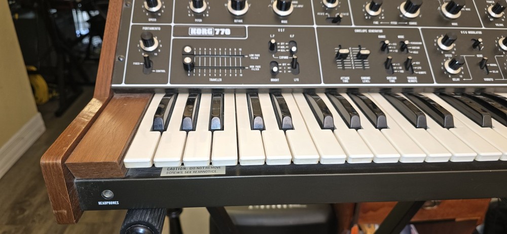 KORG 770 Synthesizer