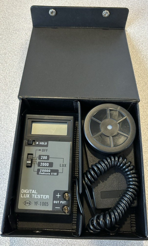 Digital Lux Meter Light Meter YF-1065, Used