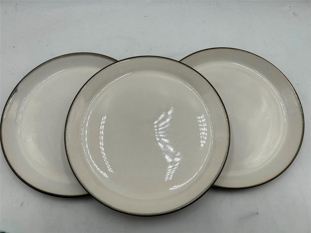 3)  SANGO  BLACK  DINNER PLATES  *SOME UTENSIL MARKS*