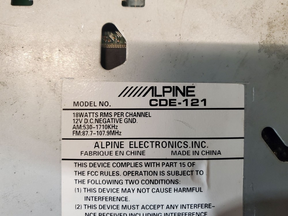 Alpine CDE-121 Radio Head Unit