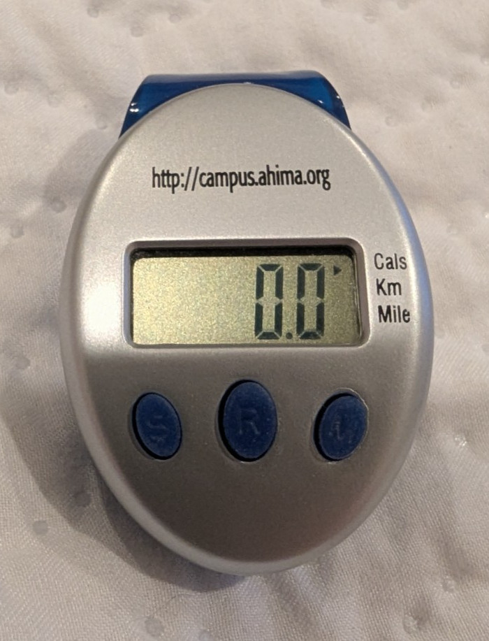 Pedometer Adopts MicroComputer Technology with Mini-Construction / LCD Display