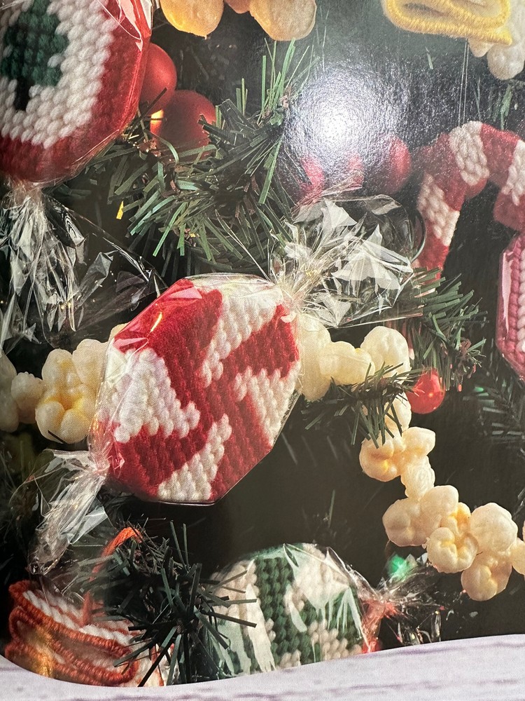 Plastic Canvas Project Book Christmas In Plastic Canvas 70 Projects Crafts EUC