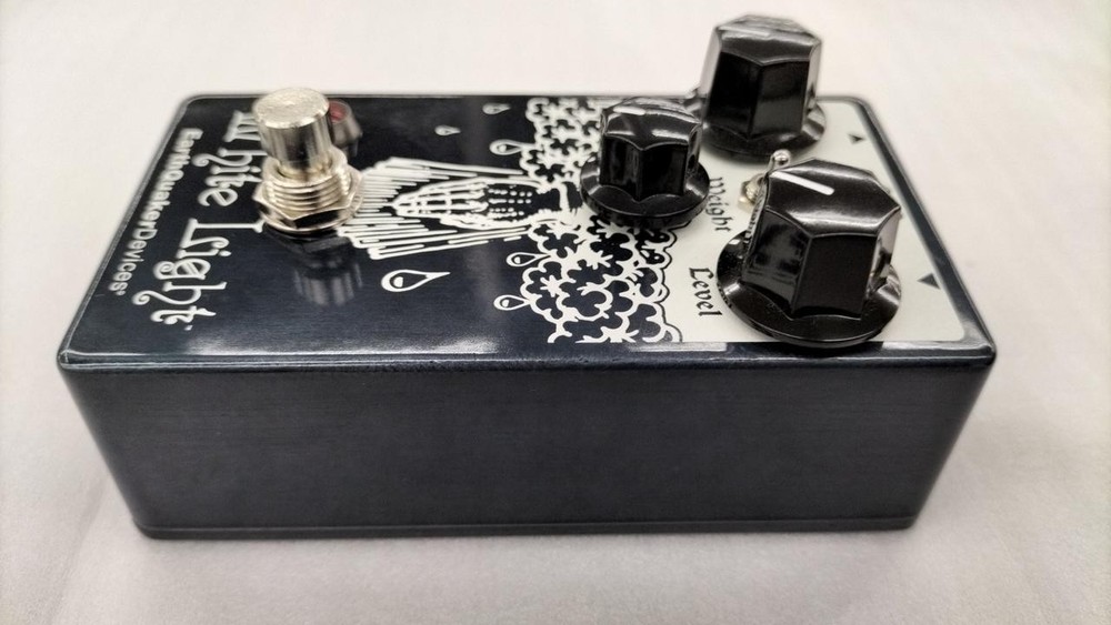 EARTH QUAKER DEVICES WHITE LIGHT EFFECTOR 799876