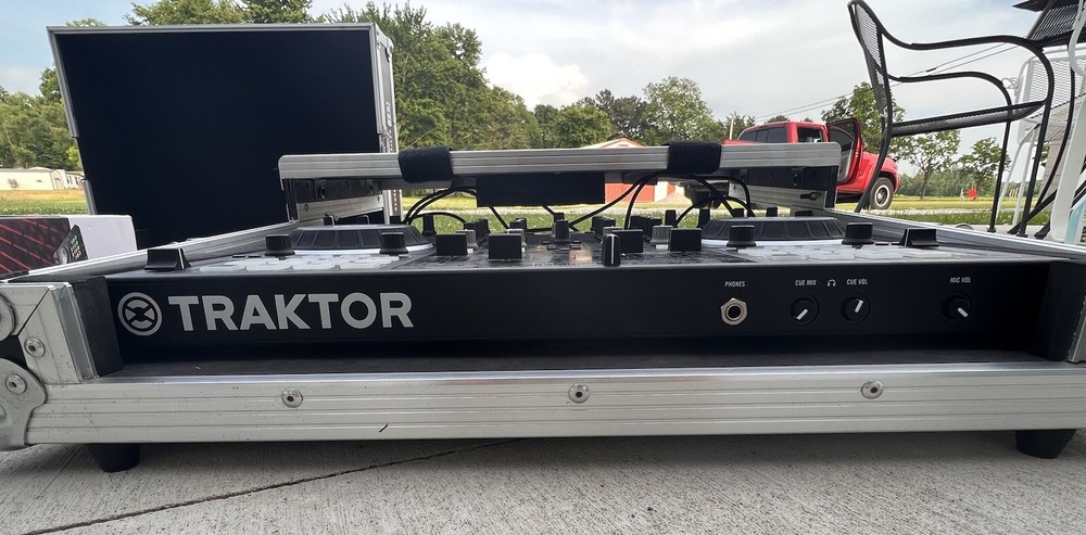 Native Insrtuments Traktor Kontrol S4 MK2 WTraktor Flight Case. MINT (9.5+/10)