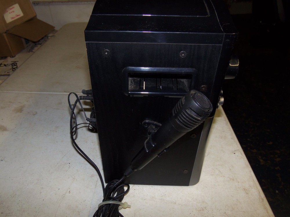 The Singing Machine, Model STVG - 559, Powers on but does not work correctly