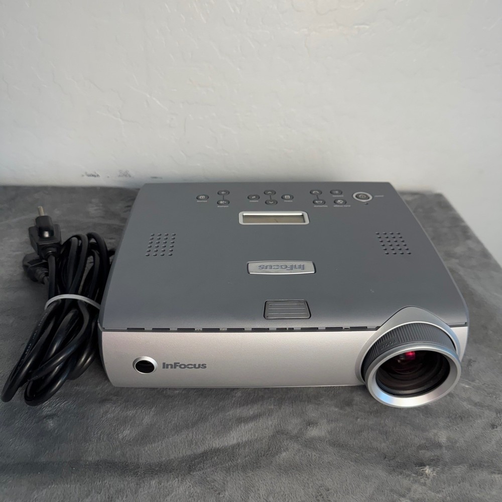 InFocus LP600 Projector Tested & Working LCD DLP w/ Power Cord Black Case