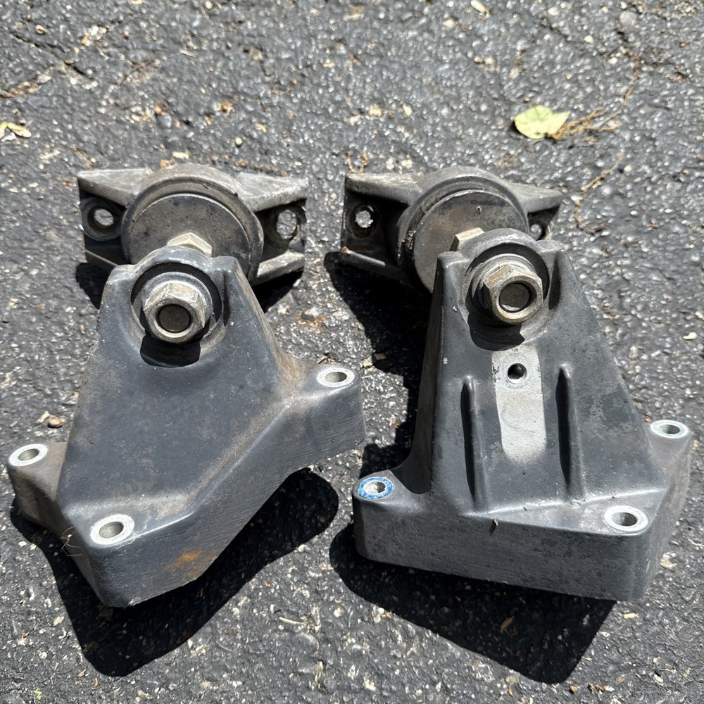 OMC Cobra 2.3L Engine Motor Mounts