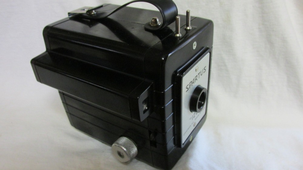 VINTAGE 1950s SPARTUS 120 CAMERA