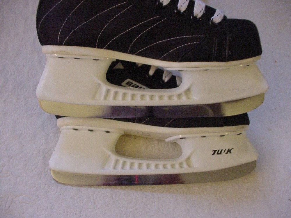 Bauer Elite Ice Hockey Skates Size 4 R Intermediate