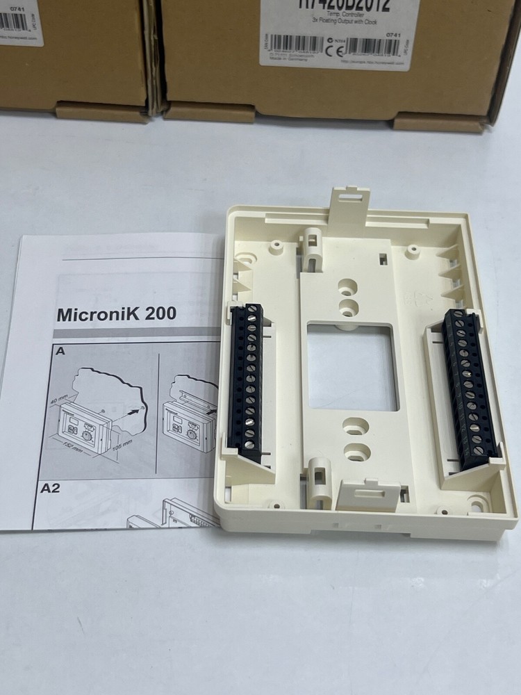 Honeywell R7426B2012 Temperature Controller MicroniK 200