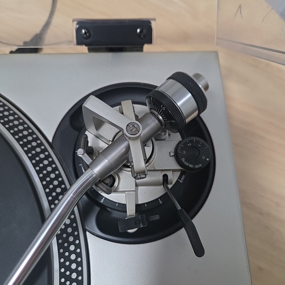 Technics SL-1200MK2 Direct Drive Turntable System +cover Working