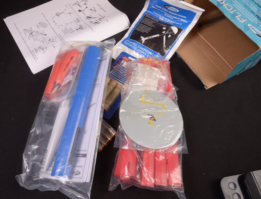 Estes 1437 Flicker 21" Flying Model Rocket Kit w/ Launch Set New Open Box