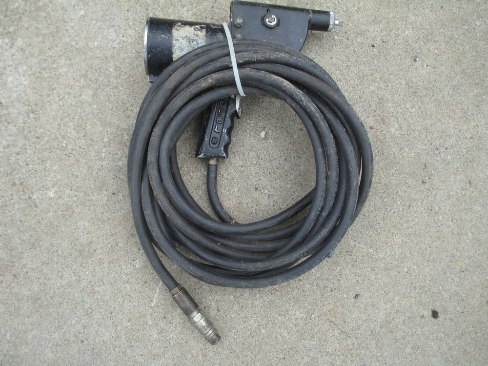 Richline Co. Inc Pneumatic Air Model 8 Rivet Riveter