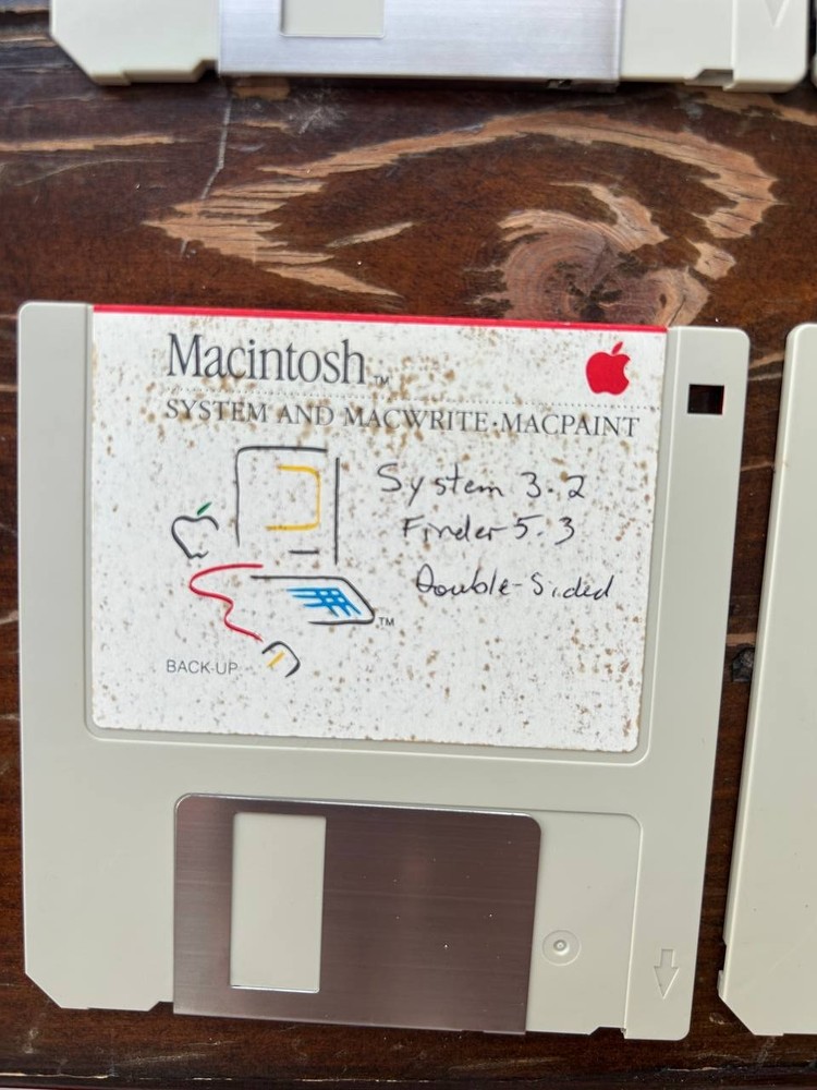 Apple Macintosh MacWrite. MacPaint. Mac software 1984 128K