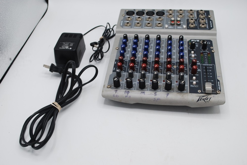 PEAVEY PV8 MIXER POWERS ON