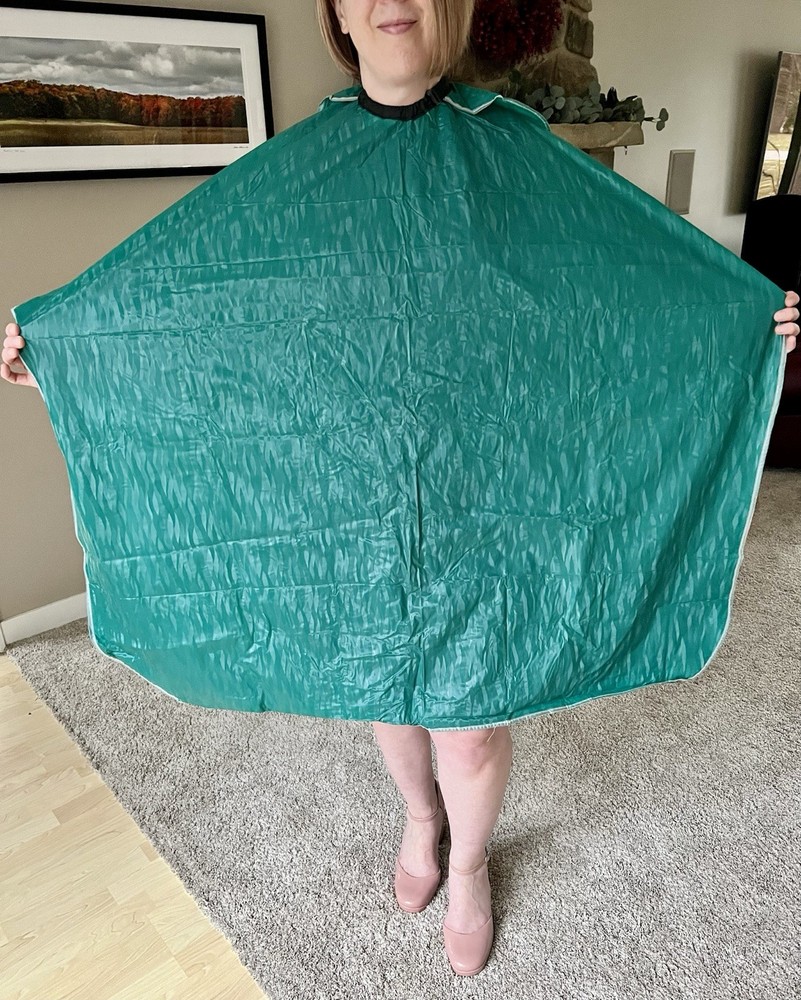 Green Andre Vinyl Shampoo With Dri-Back Cape