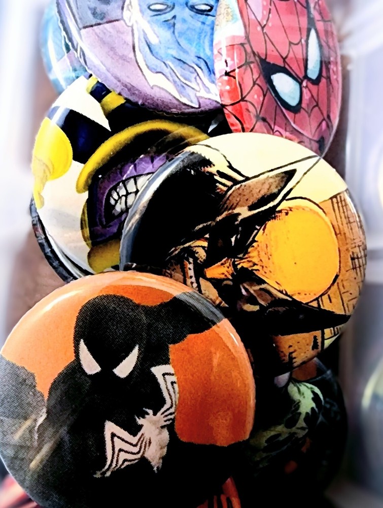 Lot x100 Marvel Pins Buttons 🔴 Read Description