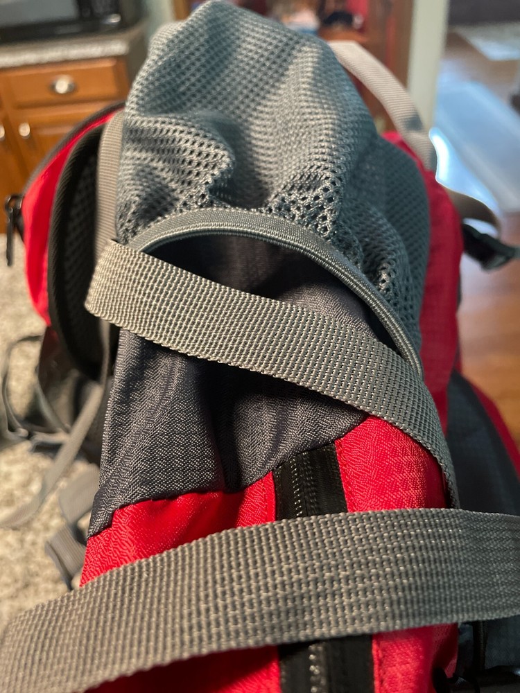 AOTU Explore 40L hydration ready backpack - Red - with raincover