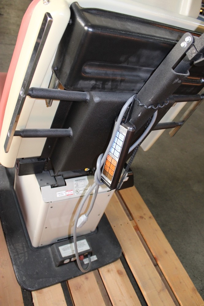 Midmark Model 411 Exam Table 115V W/REMOTE