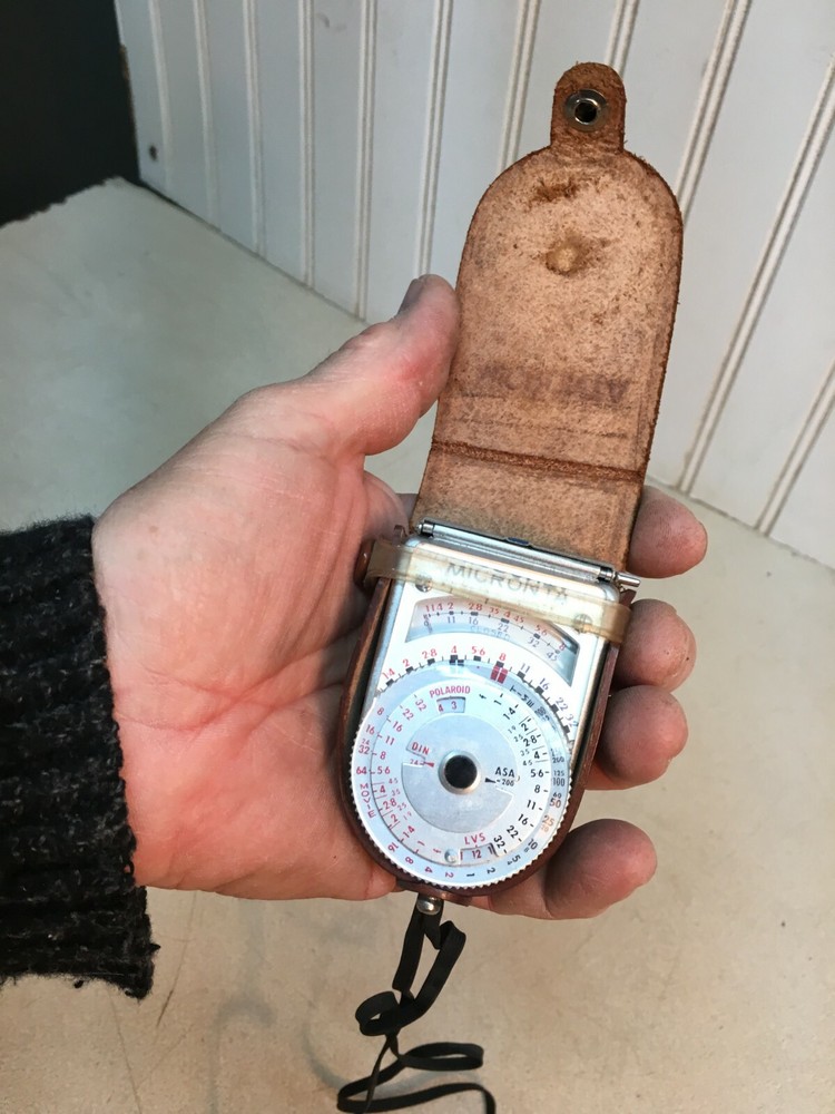 VINTAGE MICROTA PRO LIGHT EXPOSURE METER WITH LEATHER CASE JAPAN