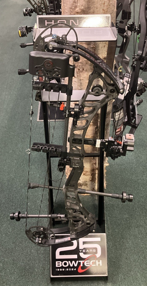 Bowtech Honor 25th Anniversary RH 70# Full Package
