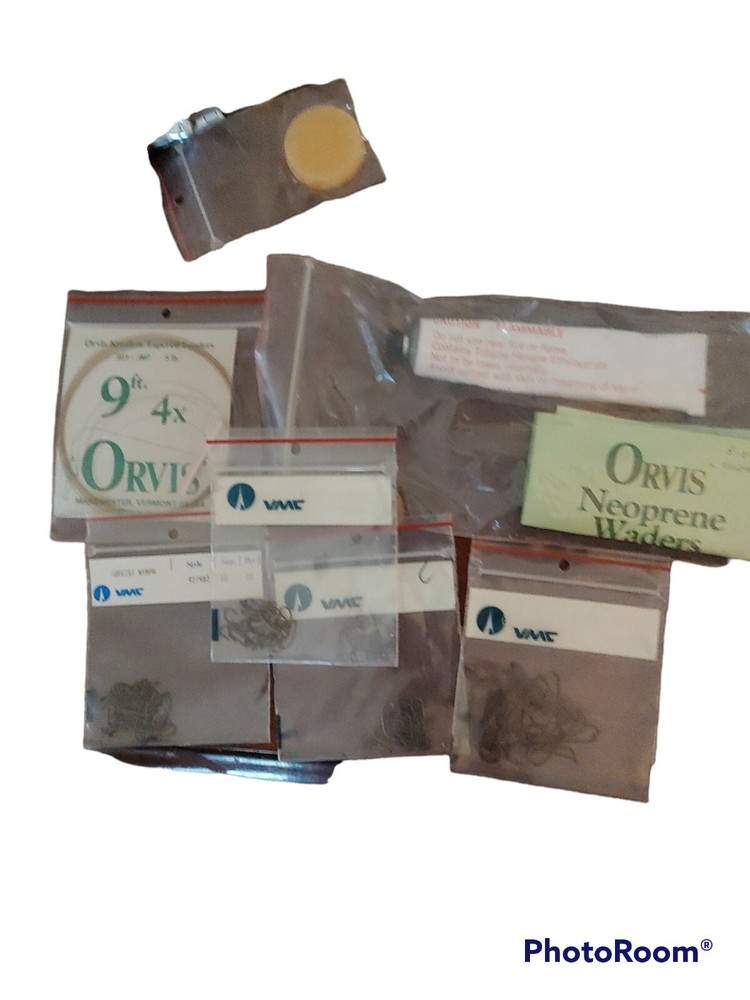 Orvis Fly Tying Kit Vintage Tools, Hooks ,feathers, missing reference book