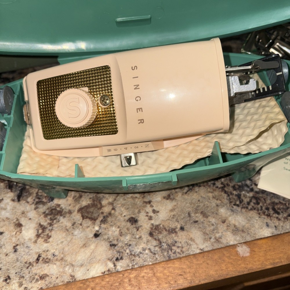 featherweight sewing machine 221 Celery