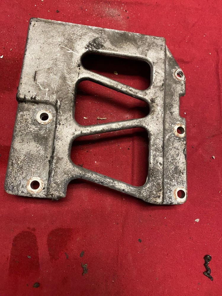 PETERBILT HOOD HINGE 13-04730 R, PASSENGER