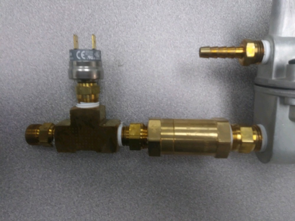 CONTROLAIR INC. TYPE 700 PRESSURE REGULATOR 250 P.S.I