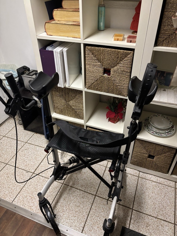 Beyour Walker 4-Wheel Rollator with Seat, Adjustable Height, Black/Silver
