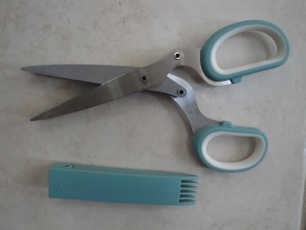 Nice Stainless Steel Multi Blade Herb Scissors !